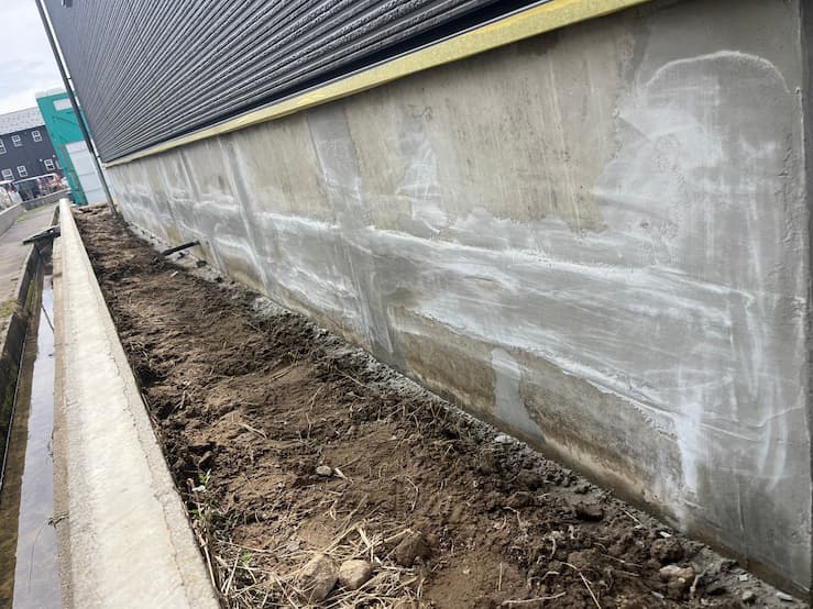 施工中：ワンウェイコート塗布